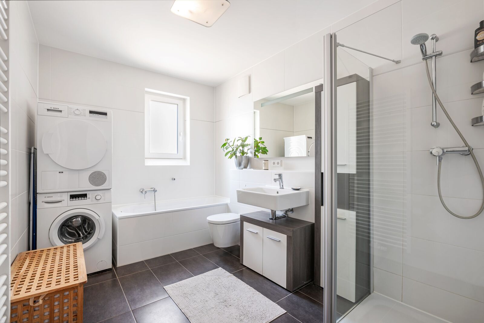 Spacious, bright bathroom
