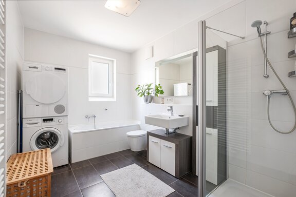 Spacious, bright bathroom