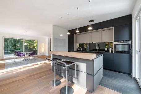 Neuwertige 4- bis 5-Zimmer-Wohnung mit exklusiver Ausstattung in eleganter Stadtvilla von 2017