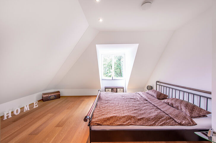 Schlafzimmer mit Ankleide (DG)