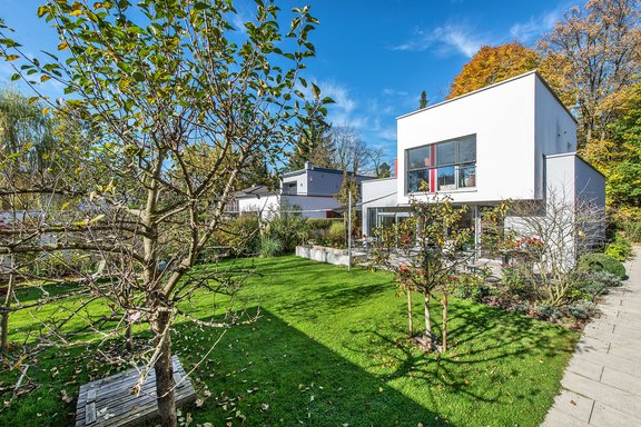 Schön eingewachsener Südgarten