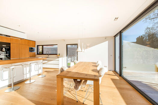 Dining area with counter