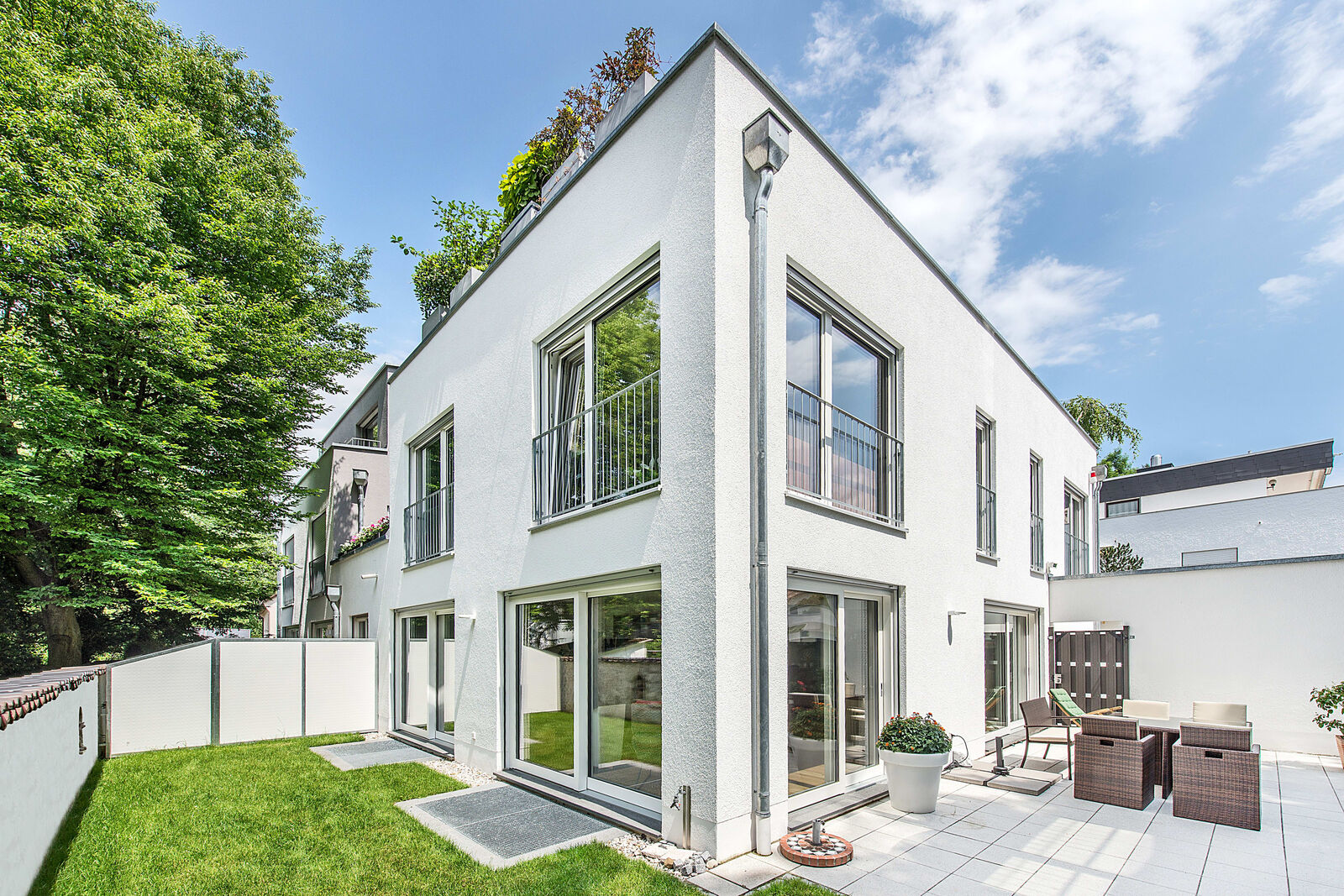 Moderne Architektur in ruhiger Lage