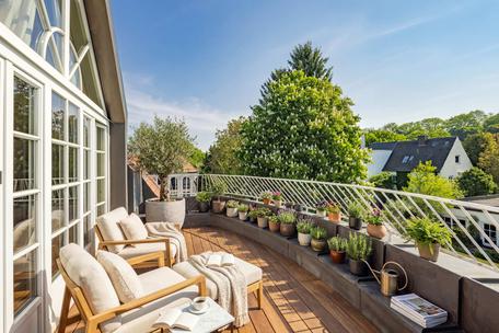 Nobelste Adresse im Herzogpark: Repräsentative Familien-Villa über ca. 341 m²