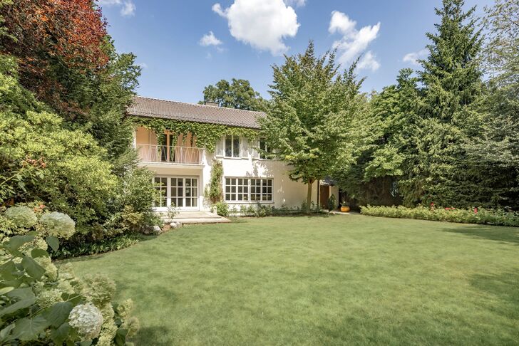 A magnificent, mature park-style garden