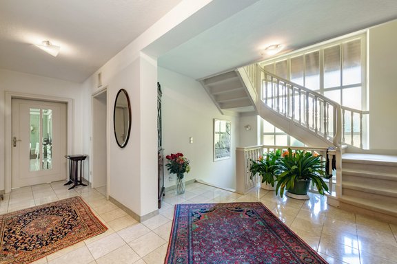 Entrance mit Glasfront