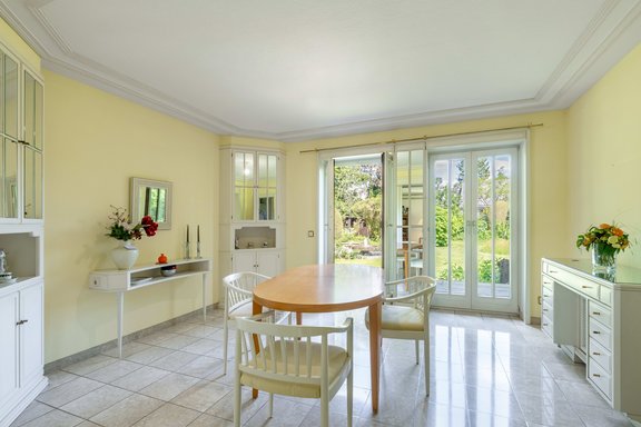 Dining room with terrace access