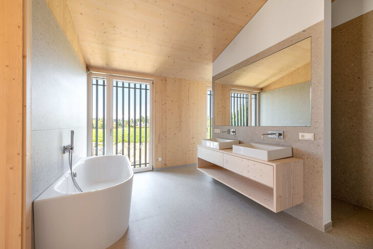 Holz und Terrazzo-Optik