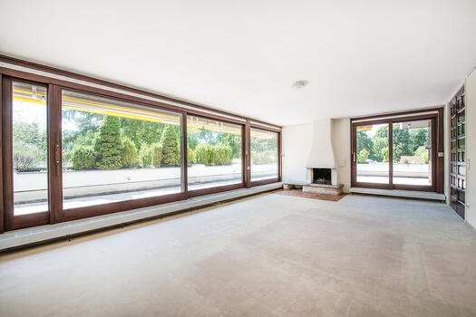Living room with floor to ceiling glass fronts