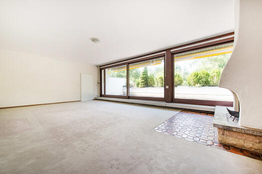 Living room with perfect south-west orientation