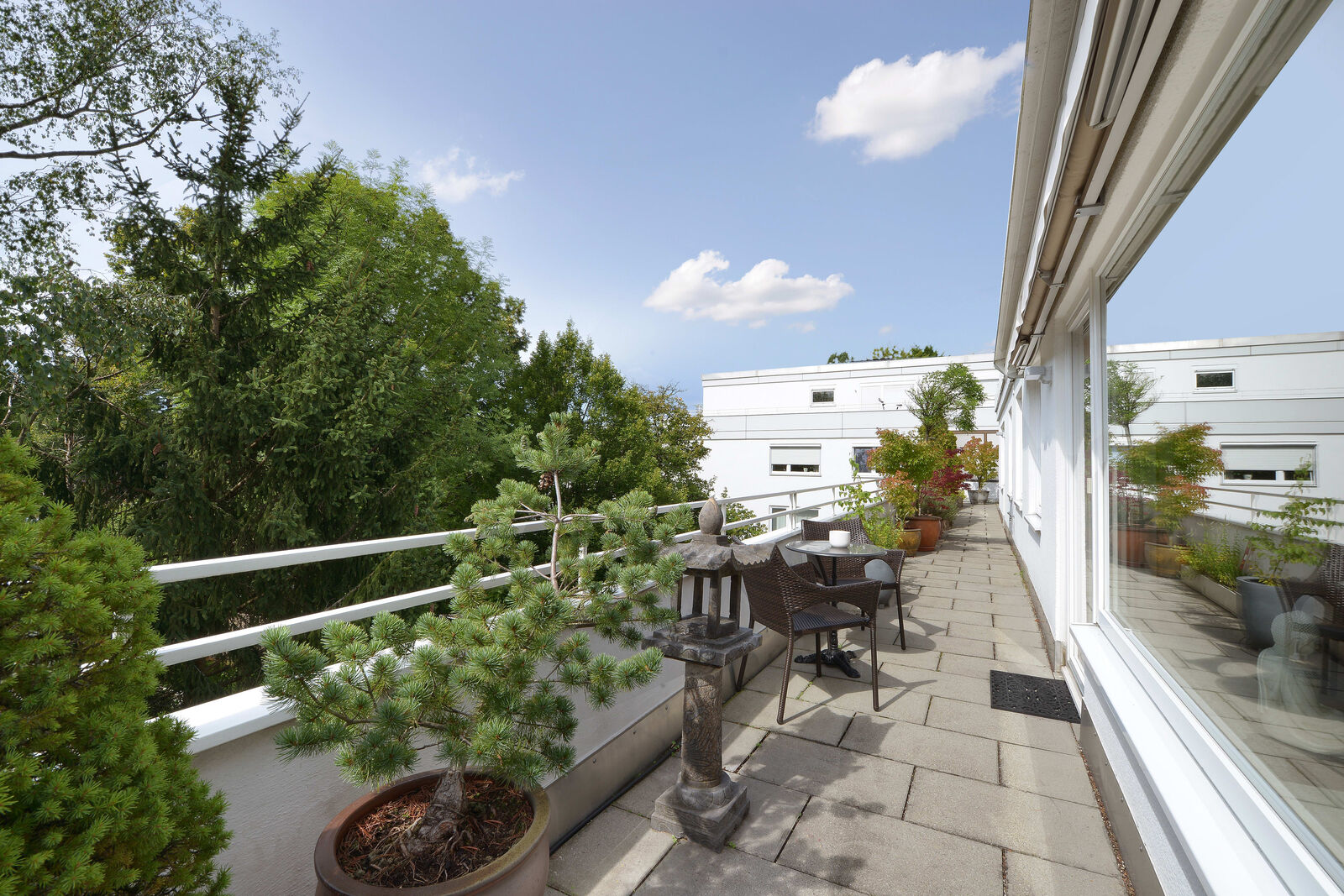 Umlaufende Dachterrasse