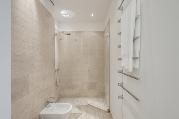 Masterbad in Naturstein