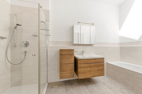 Stylish ensuite bathroom