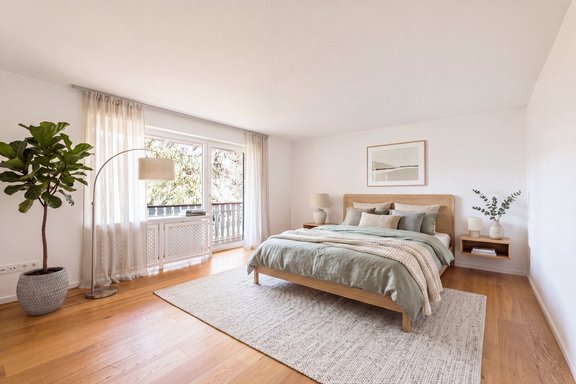 Großzügiges Schlafzimmer (virtuell möbliert)