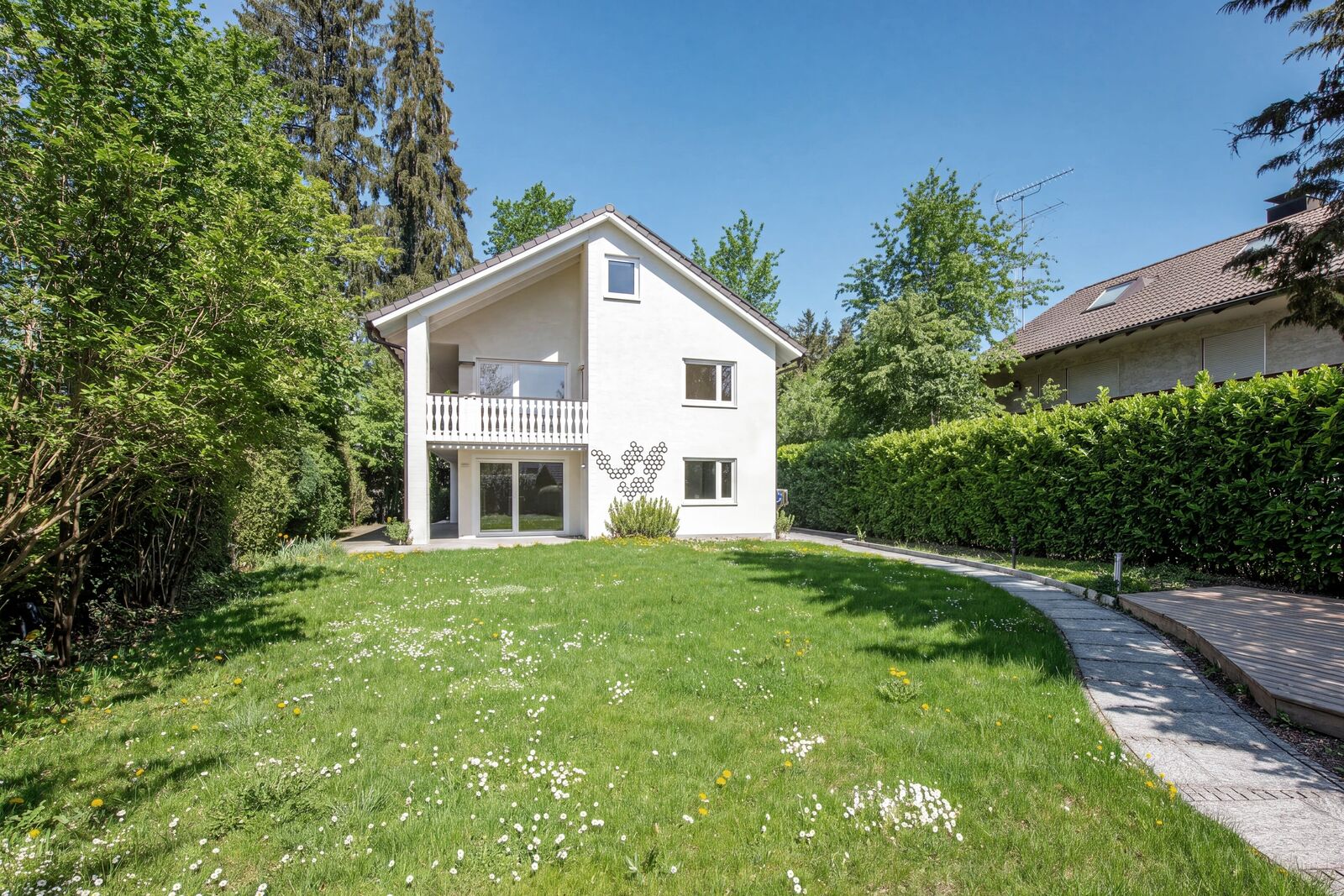 Saniertes Familiendomizil im Grünen (2019)