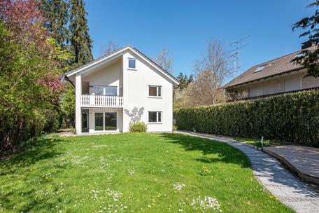Perfect for families: home in a green location with a garden and plenty of space to spread out