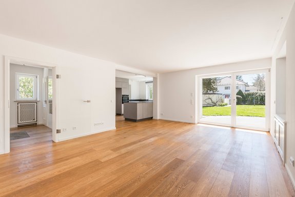 Wohnzimmer mit Südterrasse