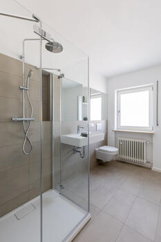 Zeitloses Duschbad
