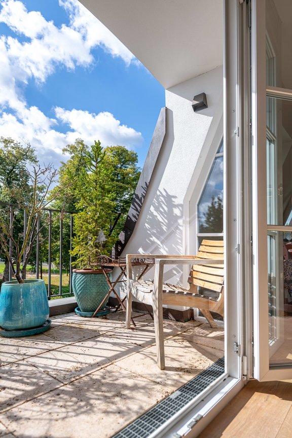 Südbalkon angrenzend zur Küche