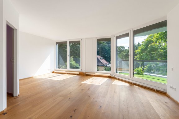 Schlafebene mit grüner Aussicht