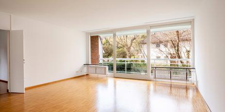 Perfekt geschnittene 2-Zimmer-Wohnung mit Balkonen am Englischen Garten