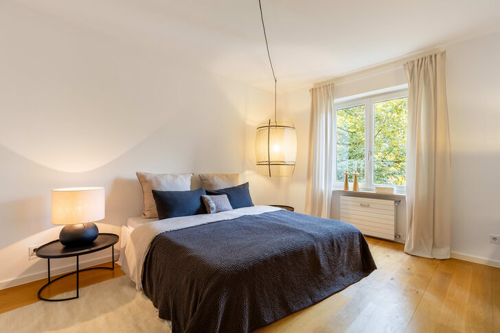 Masterbedroom zum grünen Hof