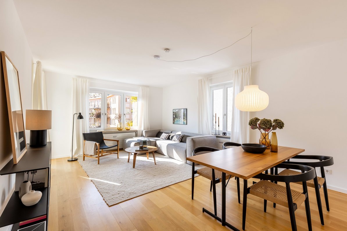 Wohn-/Esszimmer nach Süden