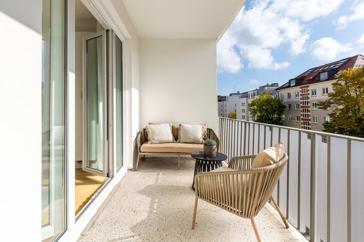 Sonnige, geschützte Loggia