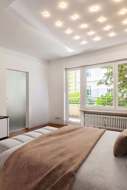 Schlafzimmer mit Duschbad