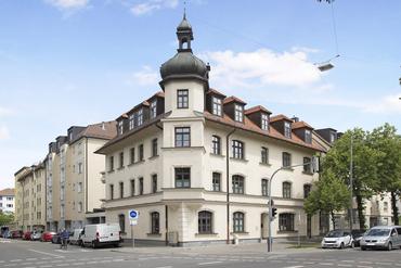 Perfectly cut apartment with old building flair directly at the Olympiapark