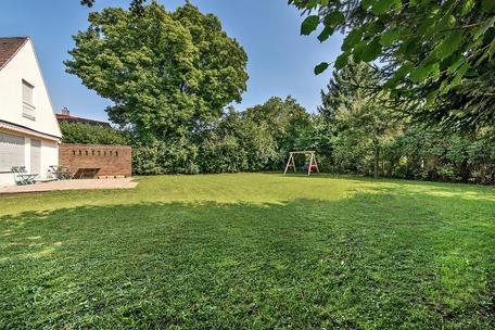 Perfekt nach Süden ausgerichtetes Grundstück in absolut ruhiger Lage mit attraktivem Baurecht