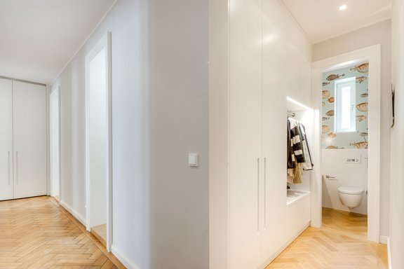 Garderobennische und Gäste-WC