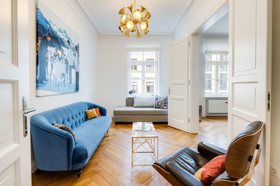 Raumgefüge mit Flügeltür