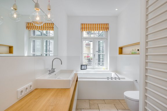 Schönes Tageslicht-Bad