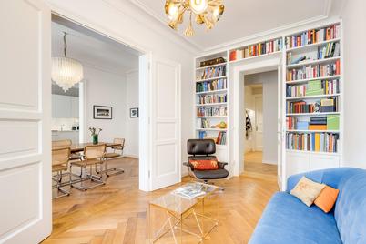 Perfectly renovated old building apartment from 1892 with balcony