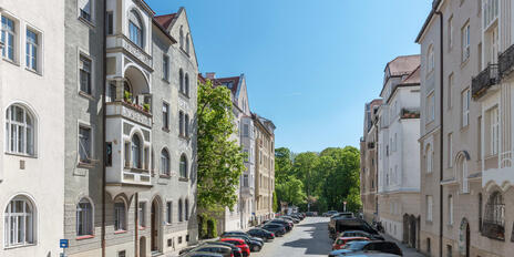 Magnificent 4- to 5-room apartment in a historic Art Nouveau building dating from 1899