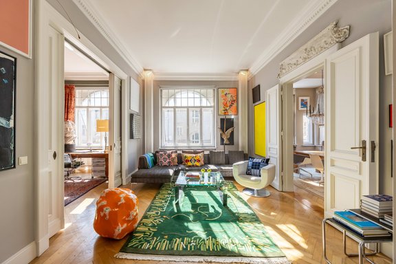 Sun-drenched south-facing location