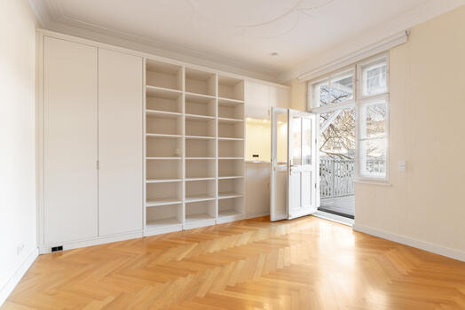 Arbeitszimmer mit Balkon