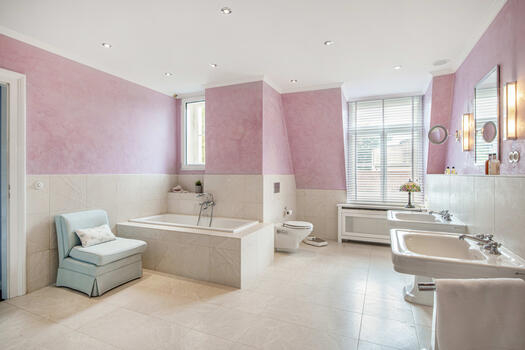 Großzügiges Badezimmer