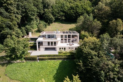 Idyllische Lage am Hang