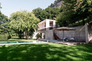 Prachtvolle, moderne Villa mit unverbaubarer Aussicht über das gesamte Rheintal bis hin zum Bodensee