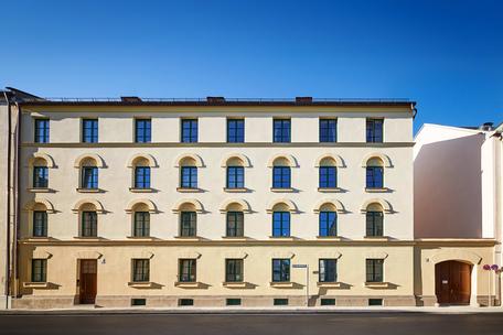 Prachtvoller Altbau von 1850 mit 14 Wohnungen und Neubau-Potential
