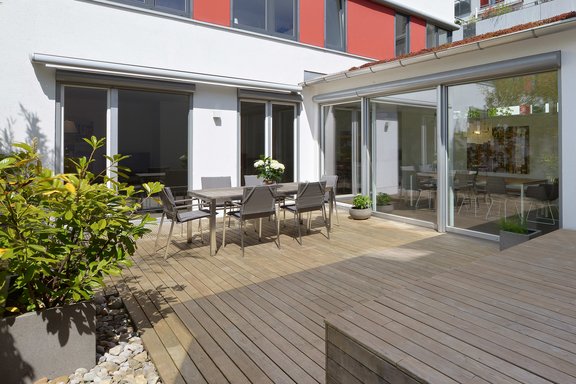 Große Süd-West-Terrasse