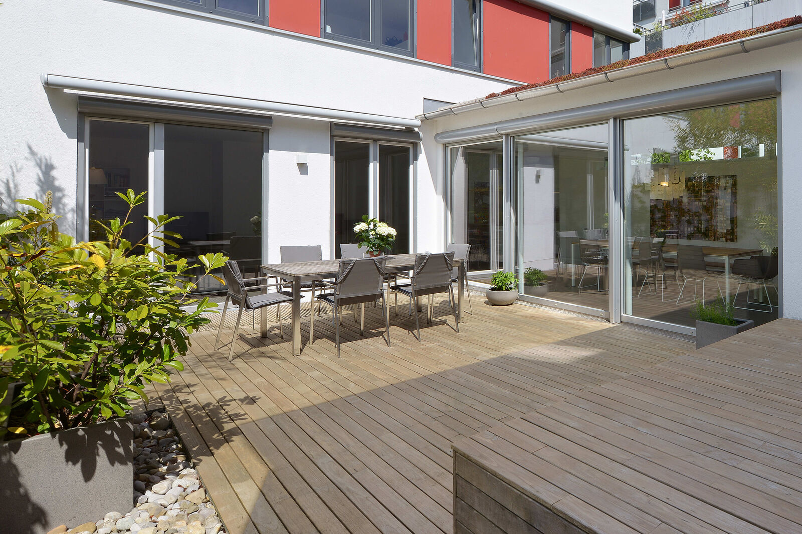 Große Süd-West-Terrasse