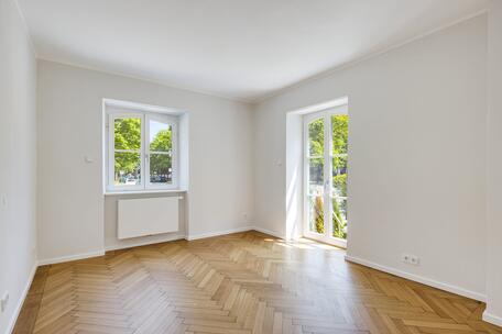 Privatgarten und Altbau-Ambiente: Charmante 3-Zimmer-Wohnung am Schlosskanal