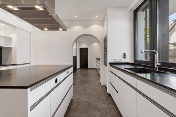 Premium-Küche mit Beiküche