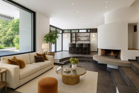 Privacy in the countryside: spacious family home with dream garden and pool