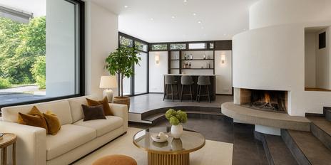 Privatsphäre im Grünen: Großzügiges Familiendomizil mit Traumgarten und Pool