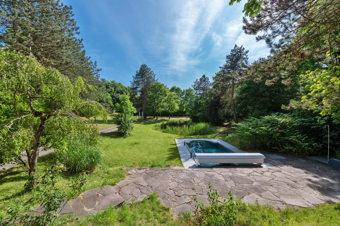 Pool mit Außendusche