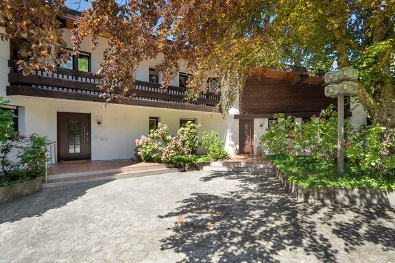 Attractive entrance area